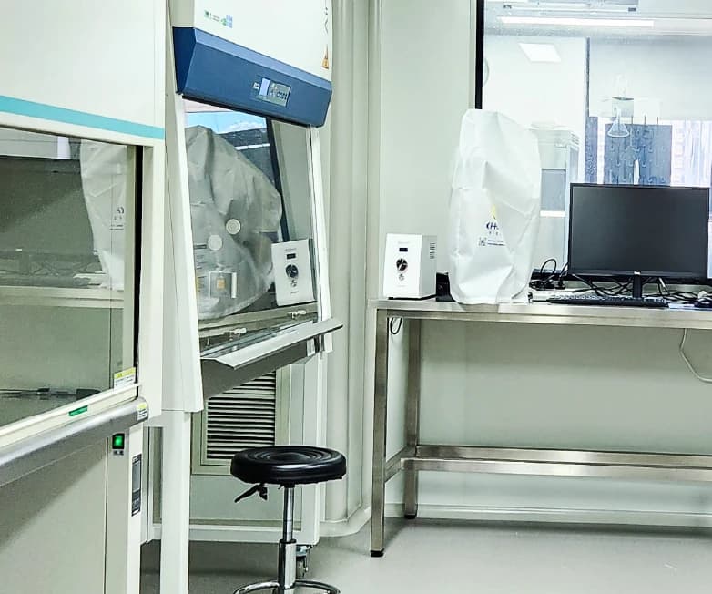 Biosafety cabinets and workstations in the cell culture room